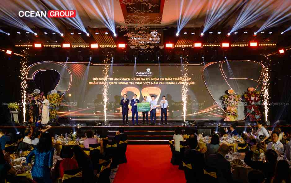 Vietcombank Vĩnh Phúc trao tặng gói an sinh xã hội trị giá 5 tỷ đồng cho tỉnh Phú Thọ.