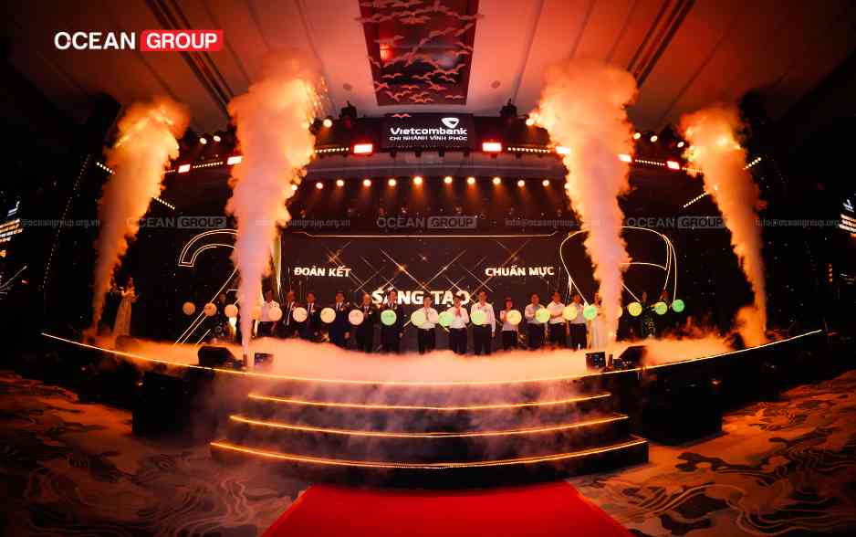 Các đại biểu thực hiện nghi thức “Khát vọng tuổi 20”.